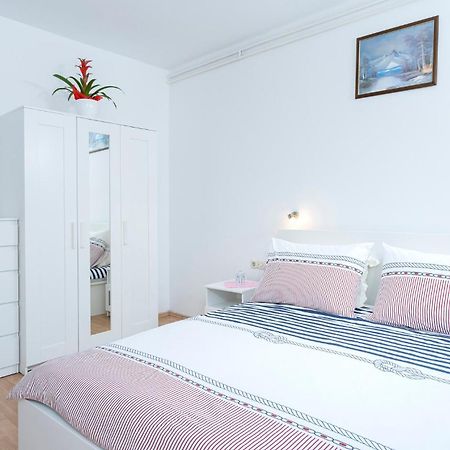 Apartments Draganic Jelsa  Exterior photo