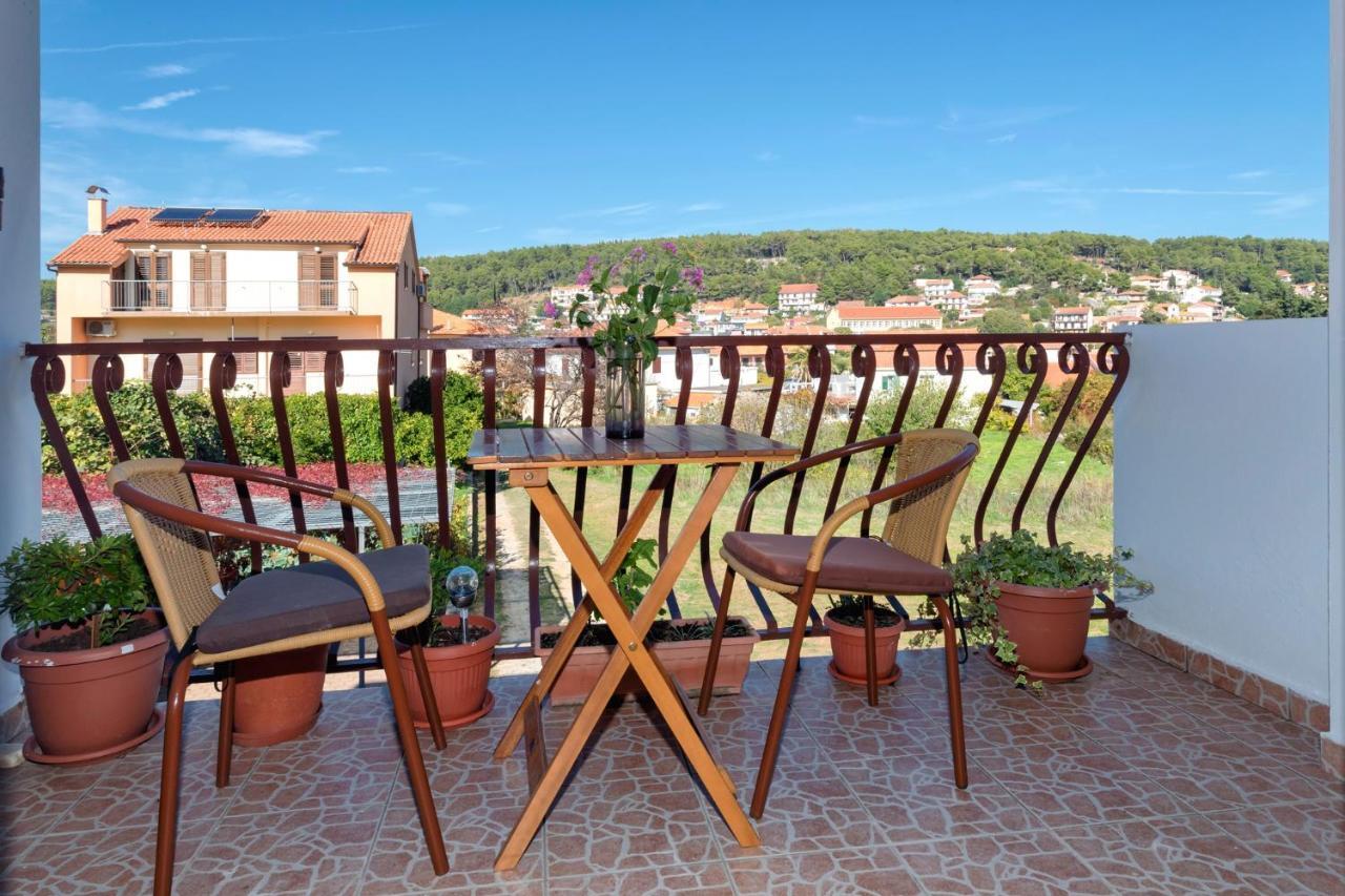 Apartments Draganic Jelsa  Exterior photo